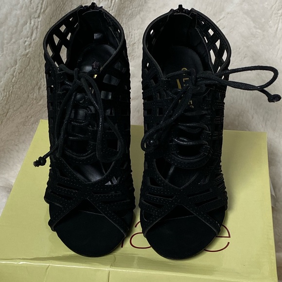 Glaze “Charlie” black bootie heels - Picture 2 of 6